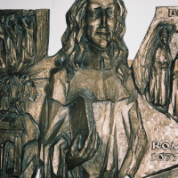 relief in bronze by Paul Brandenburg (1998)