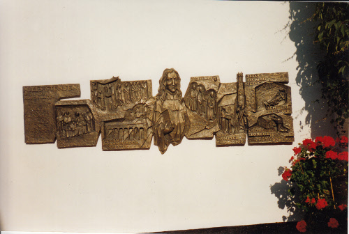 relief in bronze by Paul Brandenburg (1998)